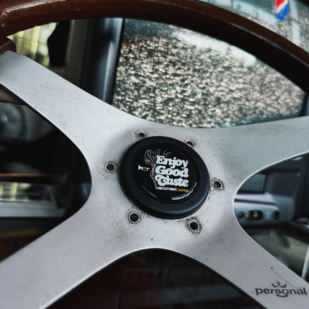 CHECKPOINT Enjoy Good Taste Horn Button