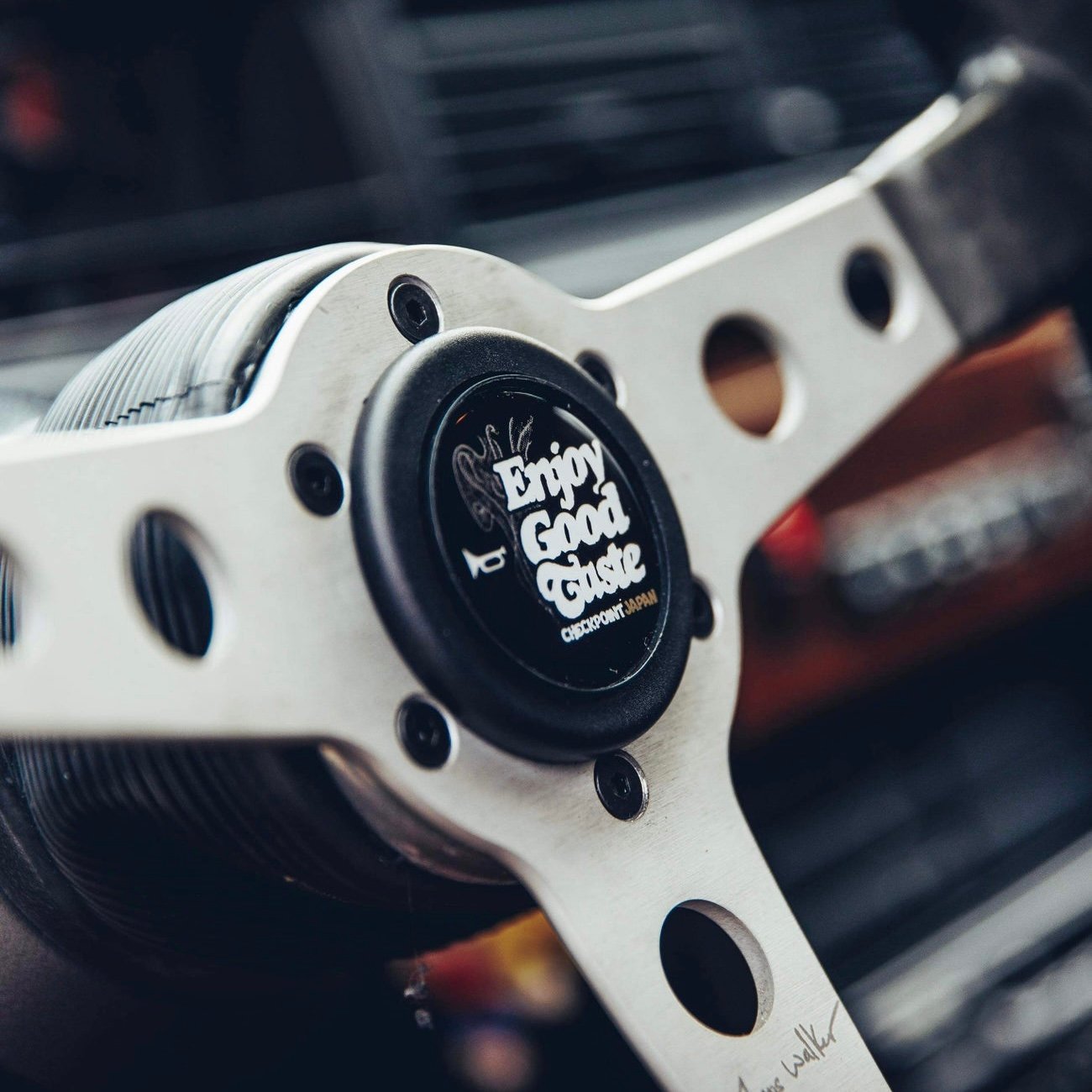 CHECKPOINT Enjoy Good Taste Horn Button