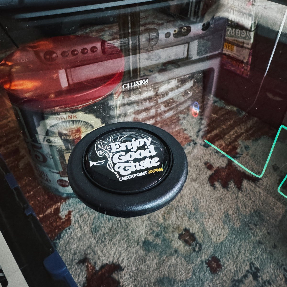 CHECKPOINT Enjoy Good Taste Horn Button